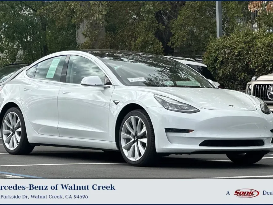 2020 Tesla Model 3 Standard Range Plus photo 1
