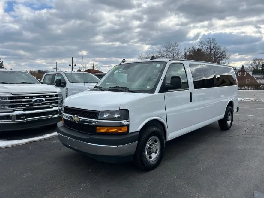 2021 Chevrolet Express 3500 LT Passenger photo 1
