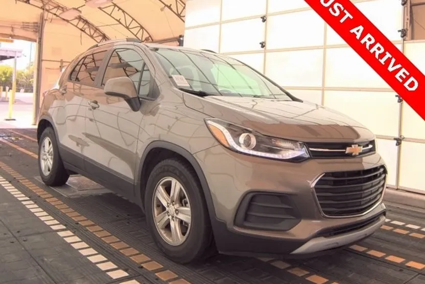 2022 Chevrolet Trax LT photo 1