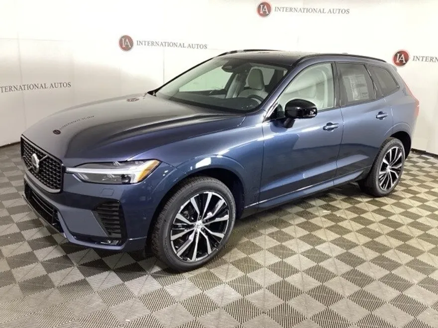 2025 Volvo XC60 B5 Plus photo 1
