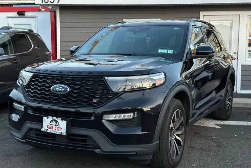 2020 Ford Explorer ST photo 1