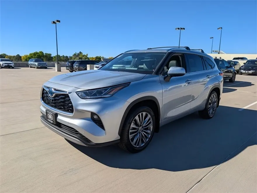 2022 Toyota Highlander Hybrid Platinum photo 1