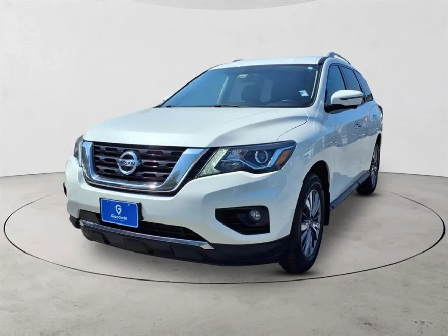 2020 Nissan Pathfinder LE photo 1