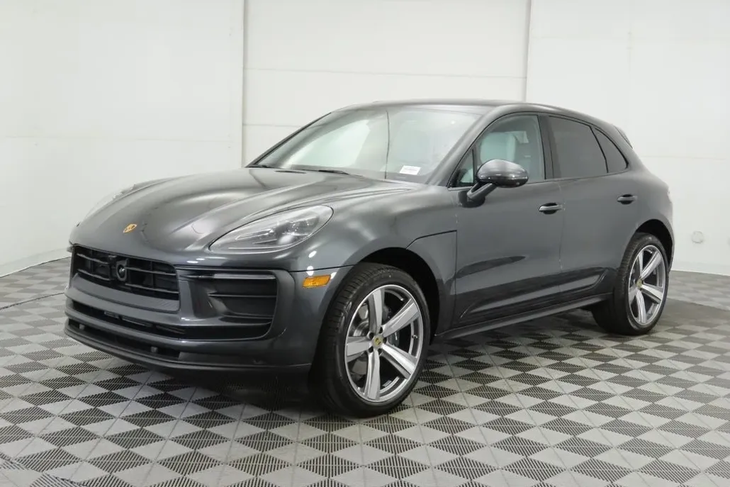 2025 Porsche Macan Base photo 1