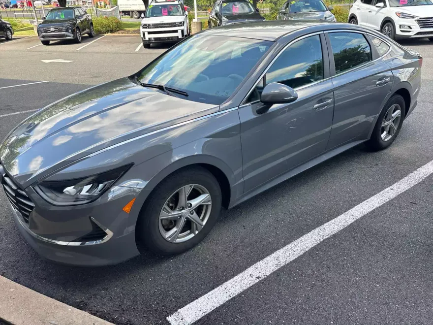 2022 Hyundai Sonata SE photo 1