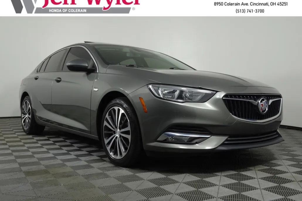 2018 Buick Regal Sportback Essence photo 1
