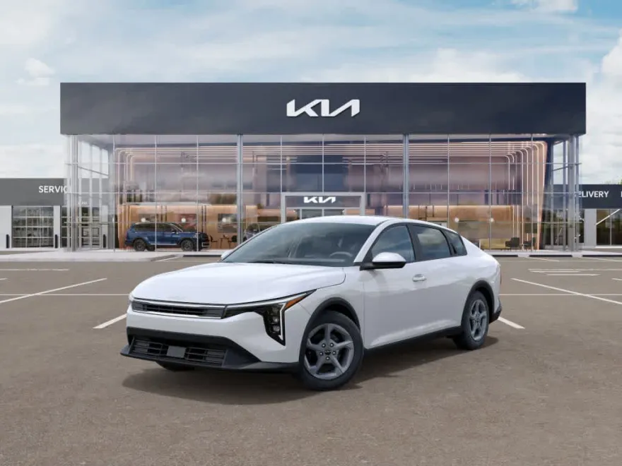 2025 Kia K4 LXS photo 1