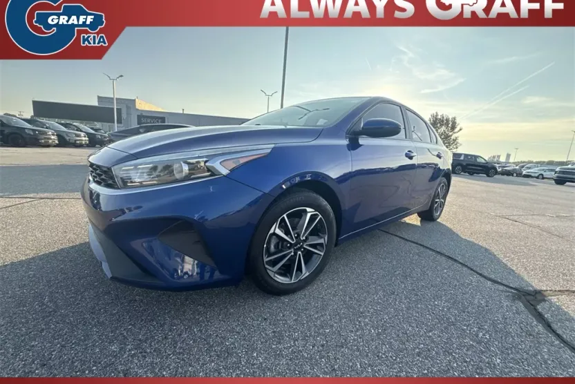 2023 Kia Forte LXS photo 1