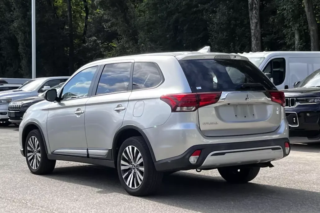 2020 Mitsubishi Outlander ES S-AWC photo 1