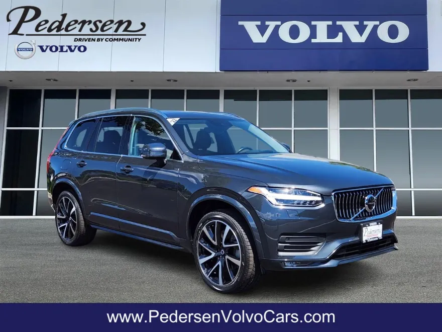 2022 Volvo XC90 T6 AWD Momentum photo 1