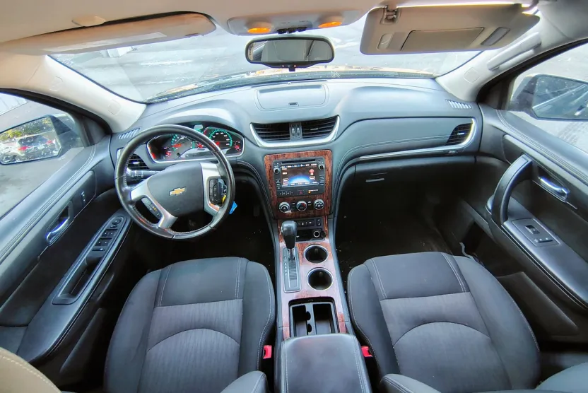 2013 Chevrolet Traverse 1LT photo 1