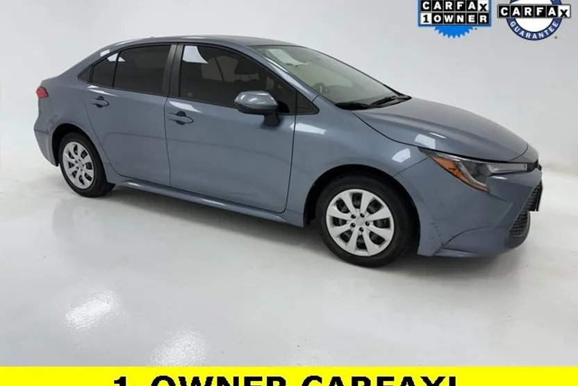2020 Toyota Corolla LE photo 1
