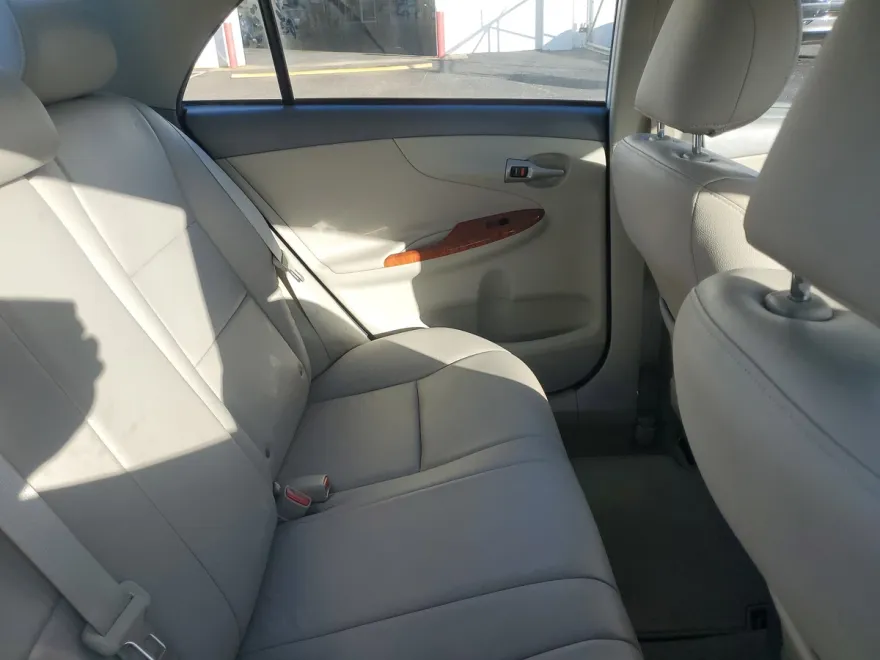 2009 Toyota Corolla XLE photo 1