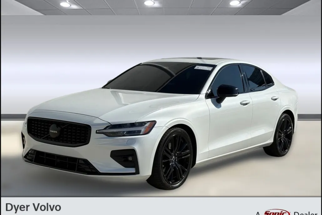 2023 Volvo S60 Plus Black Edition photo 1