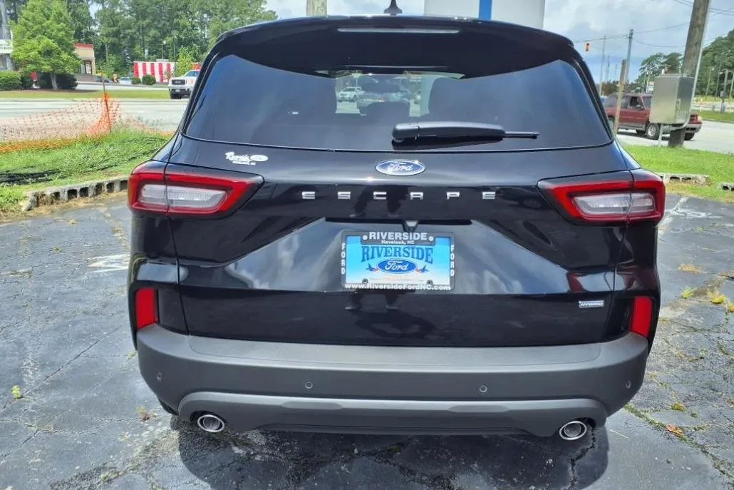 2025 Ford Escape ST-Line photo 1