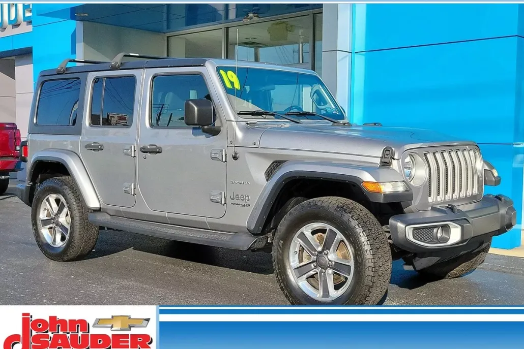 2019 Jeep Wrangler Unlimited Sahara photo 1
