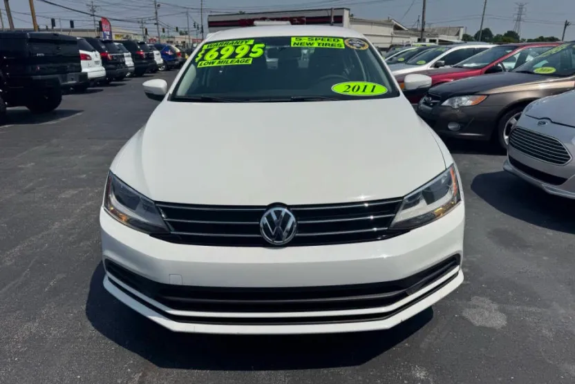 2011 Volkswagen Jetta SE photo 1