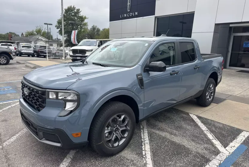 2025 Ford Maverick XLT photo 1