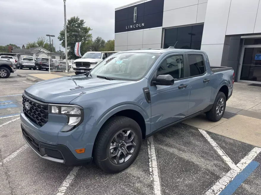2025 Ford Maverick XLT photo 1