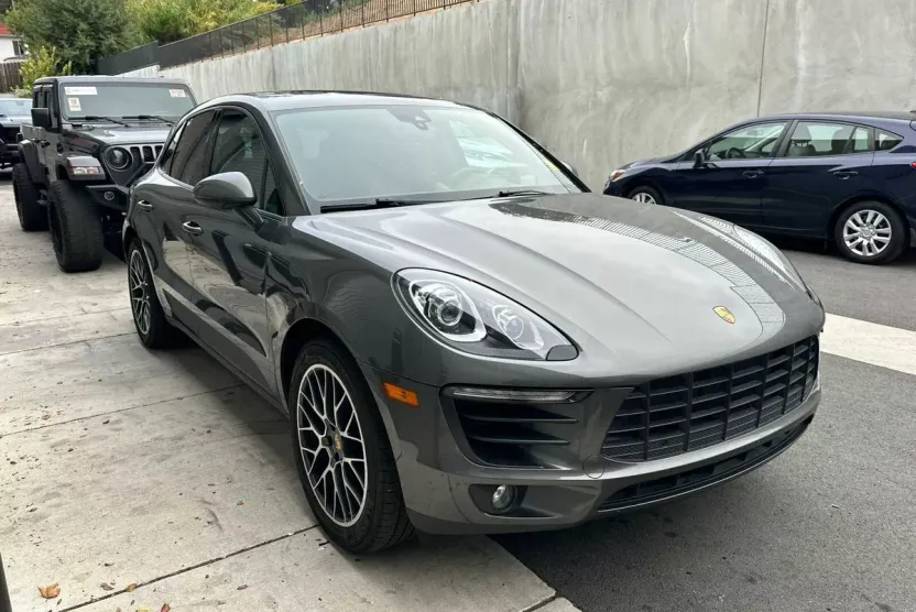 2018 Porsche Macan Base photo 1