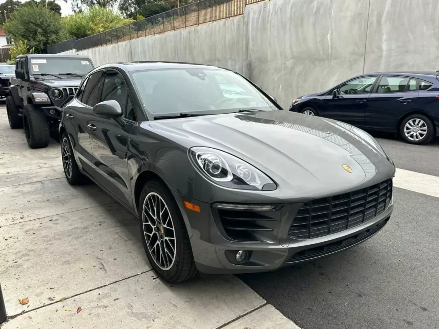 2018 Porsche Macan Base photo 1