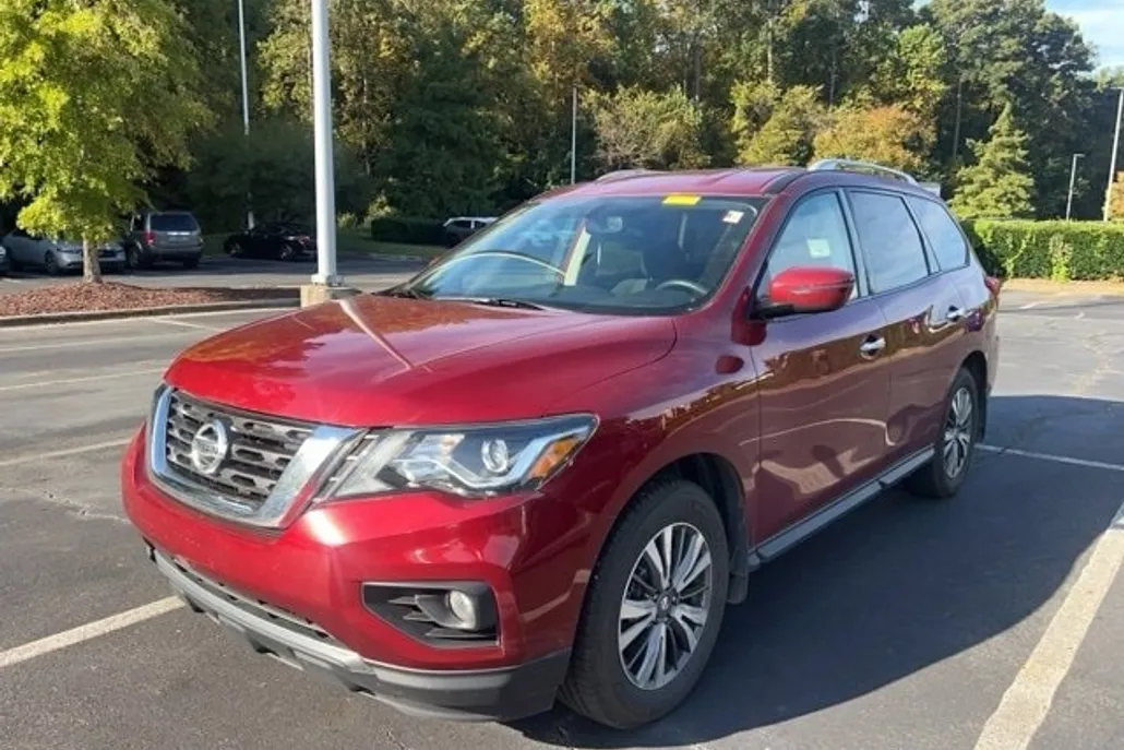 2019 Nissan Pathfinder SV photo 1