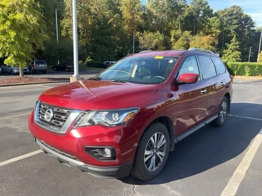 2019 Nissan Pathfinder SV photo 1
