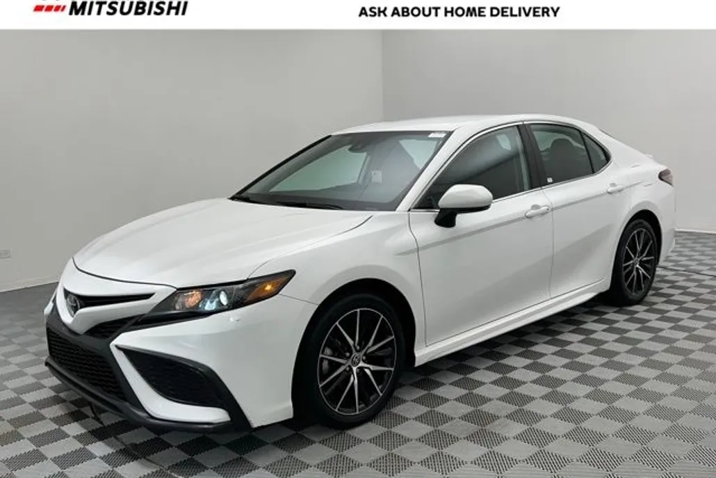 2024 Toyota Camry SE photo 1