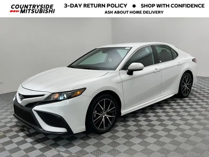 2024 Toyota Camry SE photo 1