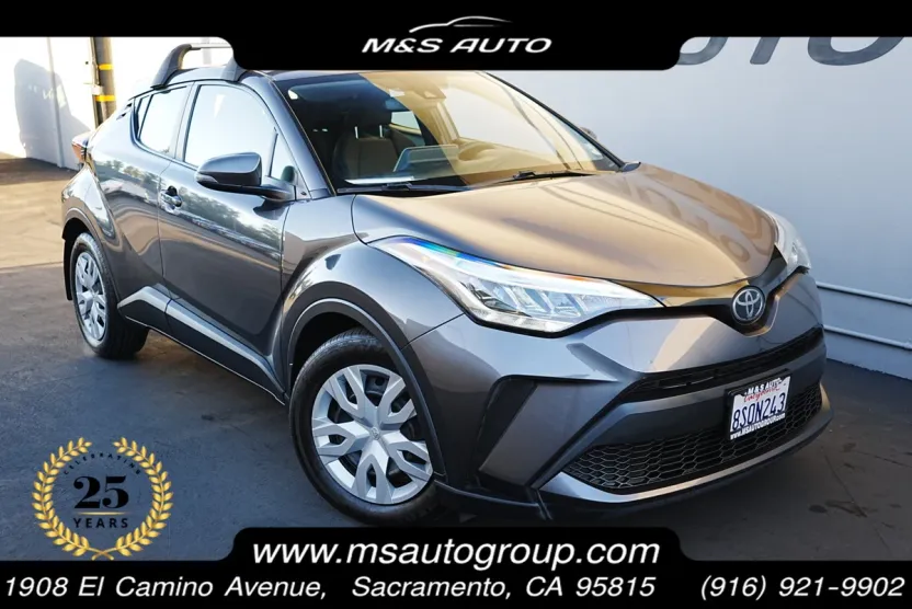 2020 Toyota C-HR LE photo 1
