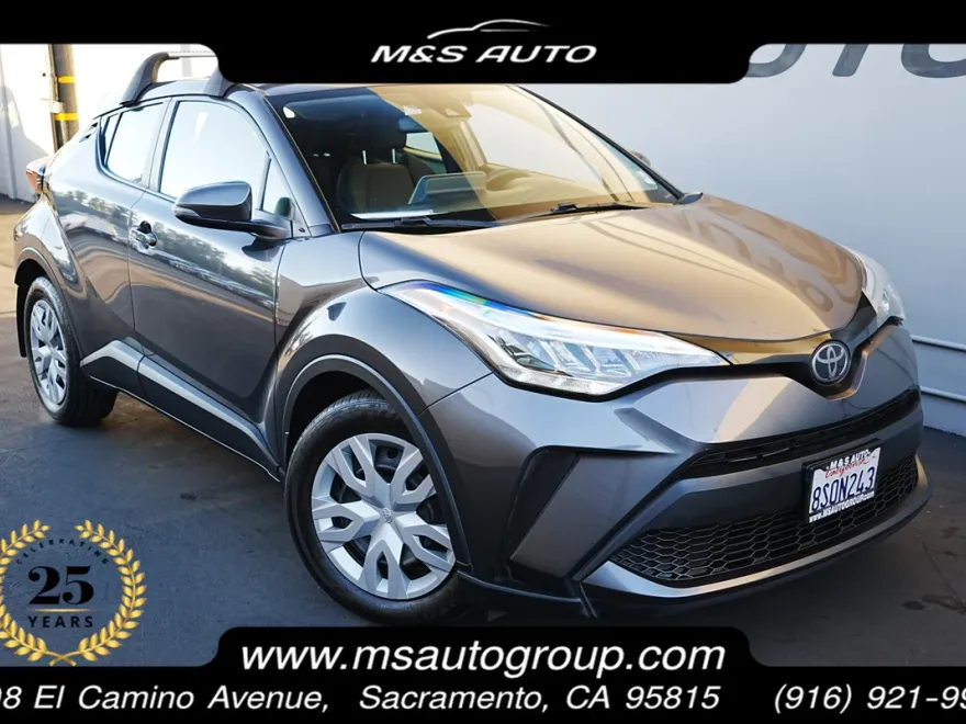 2020 Toyota C-HR LE photo 1