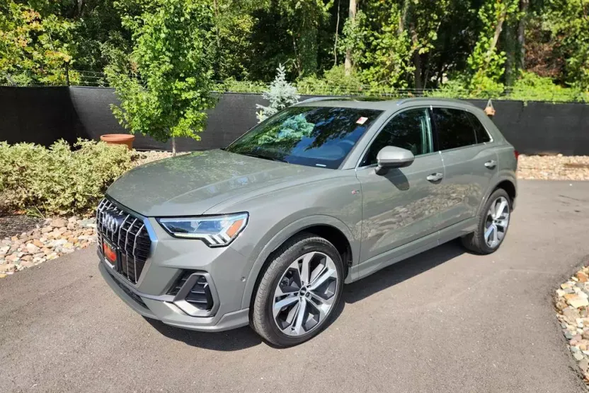 2020 Audi Q3 45 TFSI S line Premium photo 1