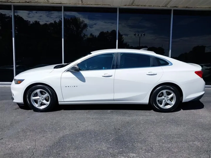 2018 Chevrolet Malibu LS photo 1