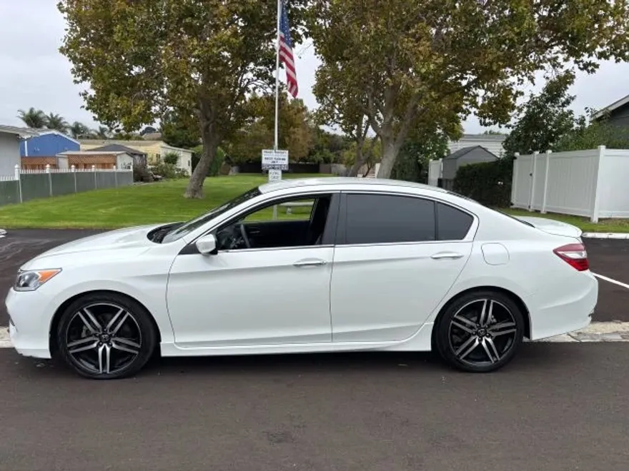 2017 Honda Accord Sport photo 1