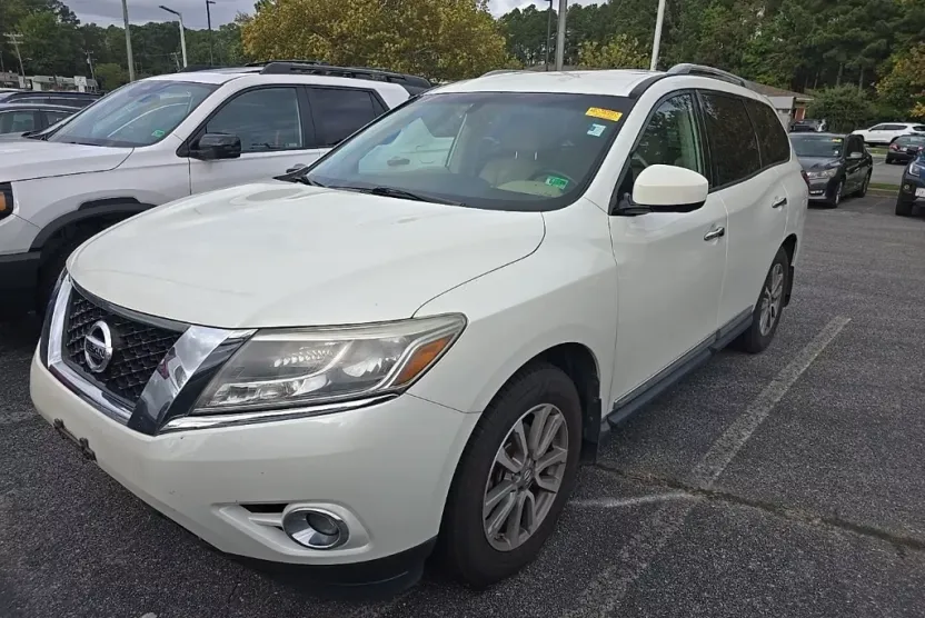 2016 Nissan Pathfinder SL photo 1