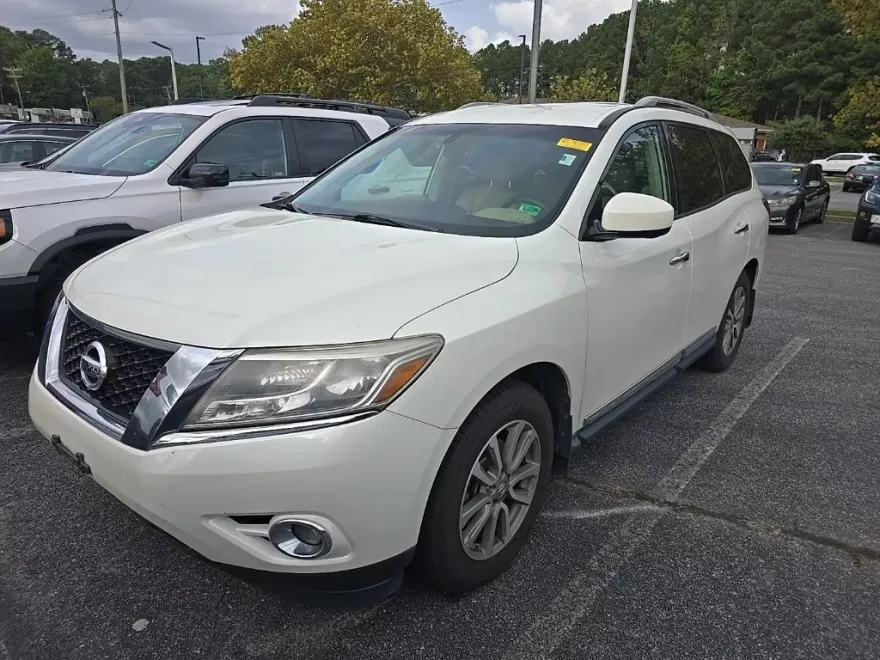 2016 Nissan Pathfinder SL photo 1