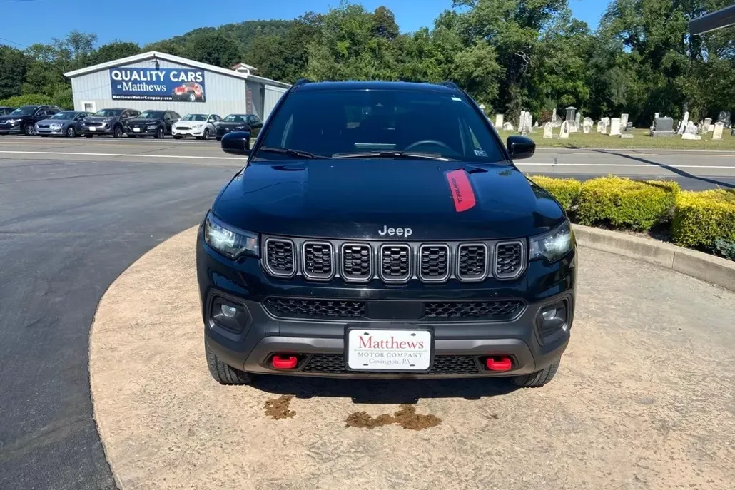 2024 Jeep Compass Trailhawk photo 1