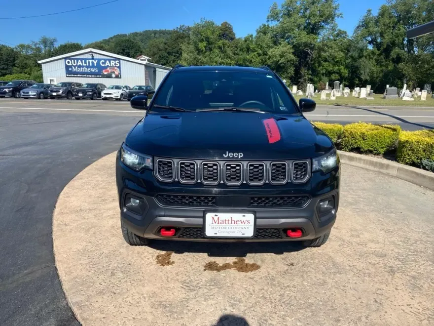 2024 Jeep Compass Trailhawk photo 1