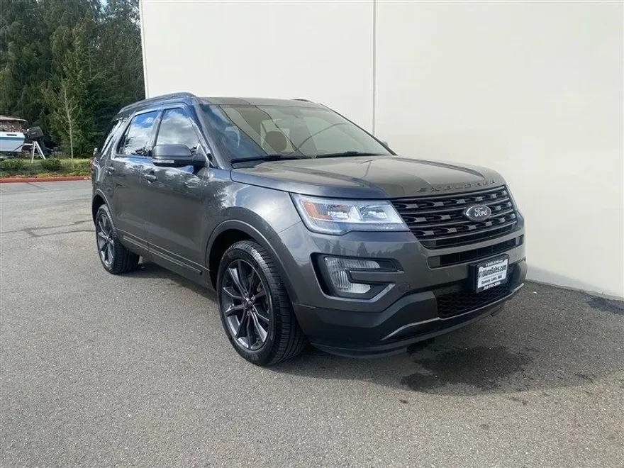 2017 Ford Explorer XLT photo 1