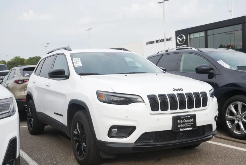 2023 Jeep Cherokee Altitude Lux photo 1