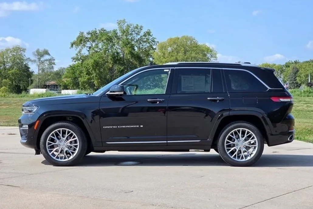 2022 Jeep Grand Cherokee Summit photo 1