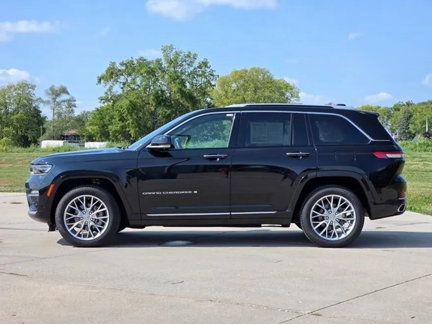 2022 Jeep Grand Cherokee Summit photo 1