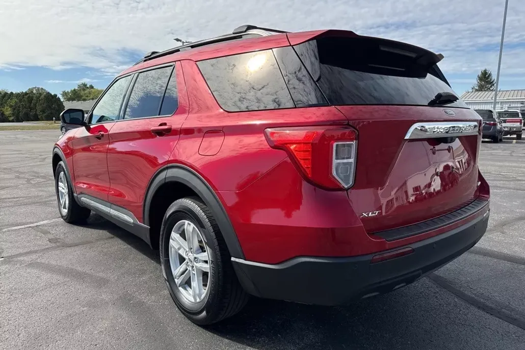 2021 Ford Explorer XLT photo 1