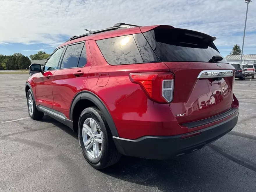 2021 Ford Explorer XLT photo 1
