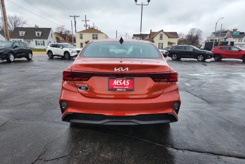 2023 Kia Forte LXS photo 1