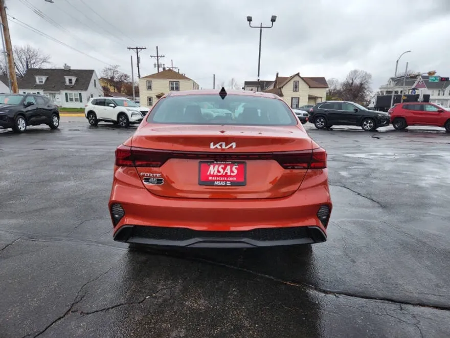 2023 Kia Forte LXS photo 1