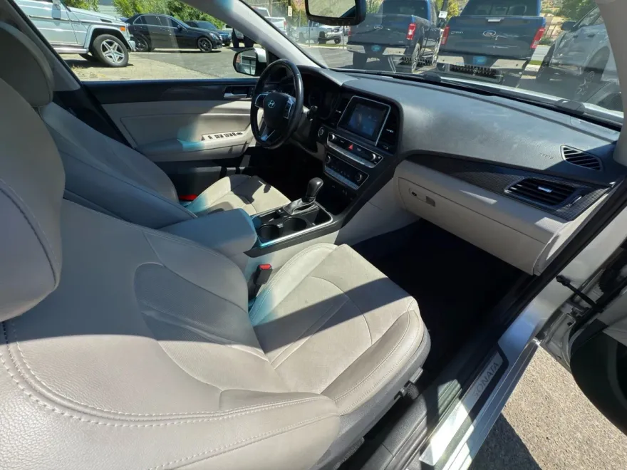 2018 Hyundai Sonata Limited photo 1