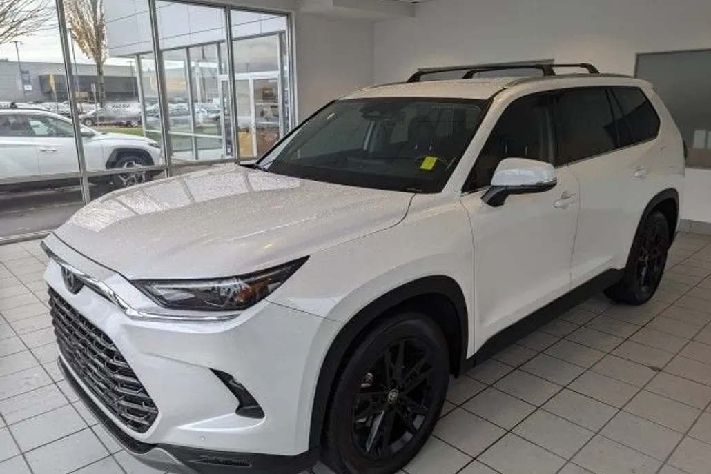 2024 Toyota Grand Highlander XLE photo 1