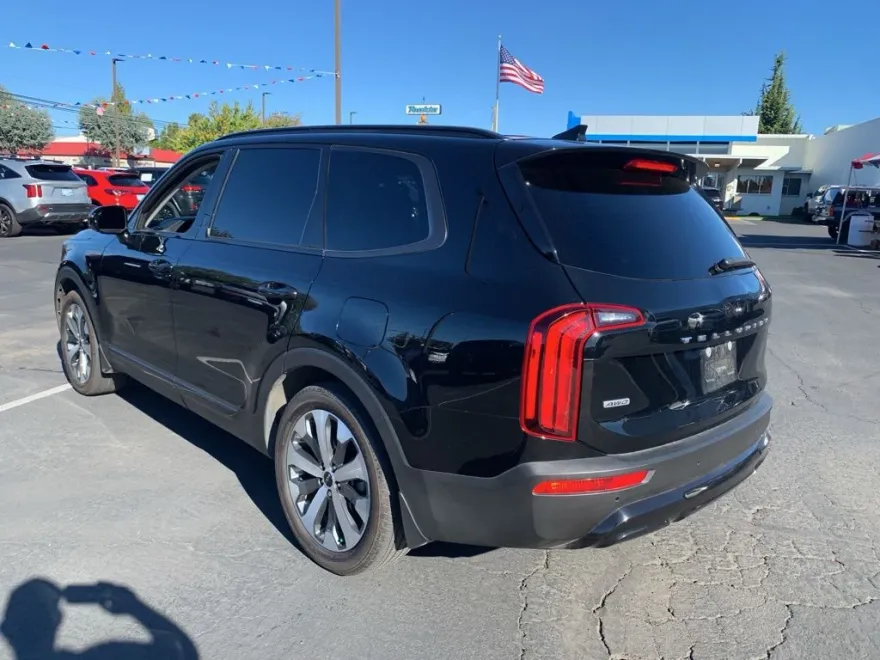 2022 Kia Telluride SX photo 1