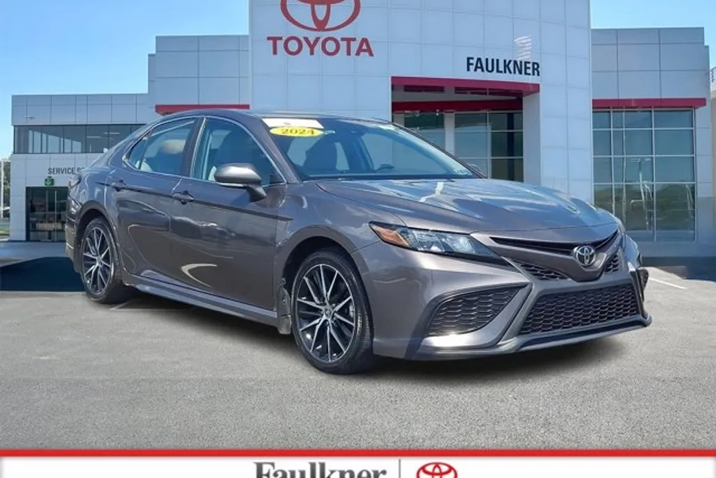 2024 Toyota Camry SE photo 1